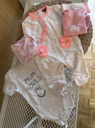 Lot de 4 vêtements bébé fille, taille 1 mois
