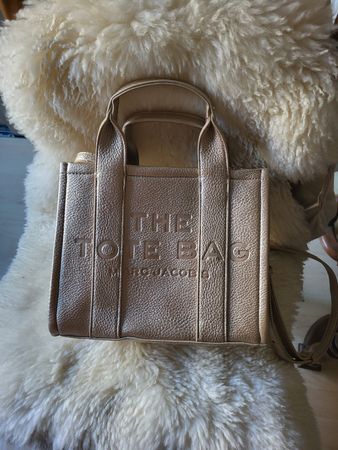 sehr schön kleine  designer tasche beige/Gold 