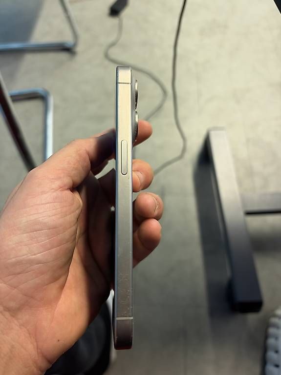 Handys / Smartphones: Iphone 15 Pro 526 GB – Gebraucht aus Lufingen von Ricardo1991 2
