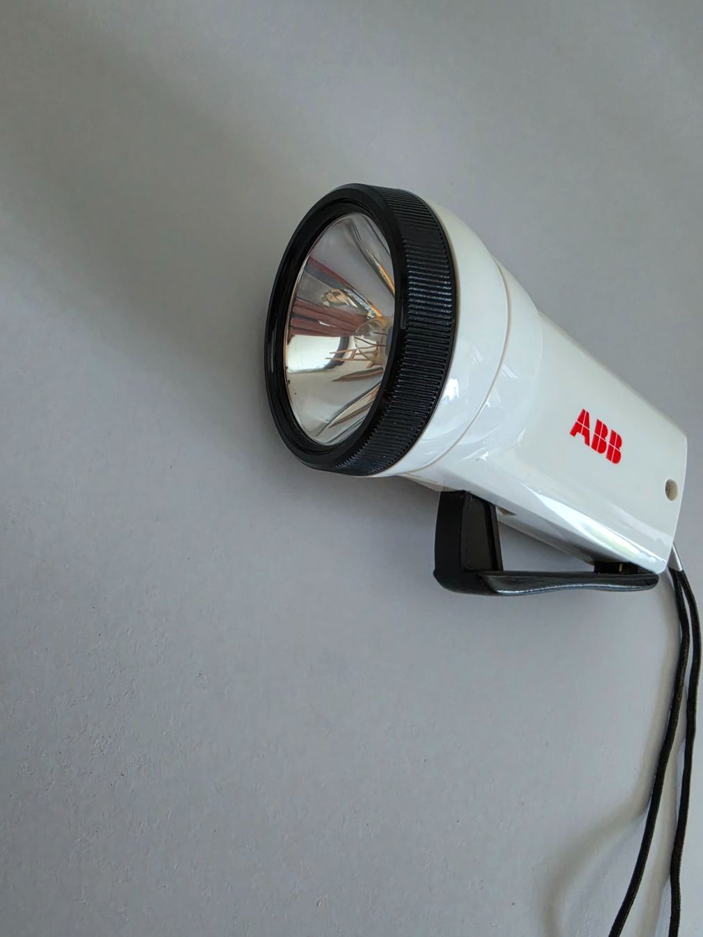 Lampen: Vintage ABB Dynamo Taschenlampe – Gebraucht aus Birr von DisDas 1