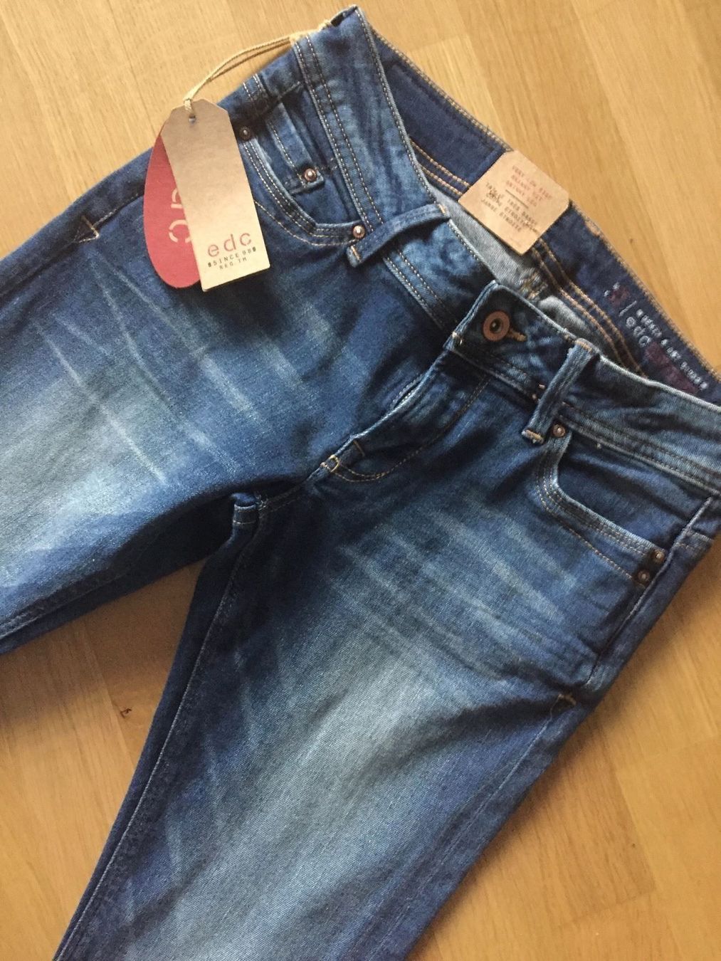 Esprit Jeans: ESPRIT Jeans Hose W26 L32 – Nuovo e nell'imballaggio originale da Genève venduto da sunandwind 1