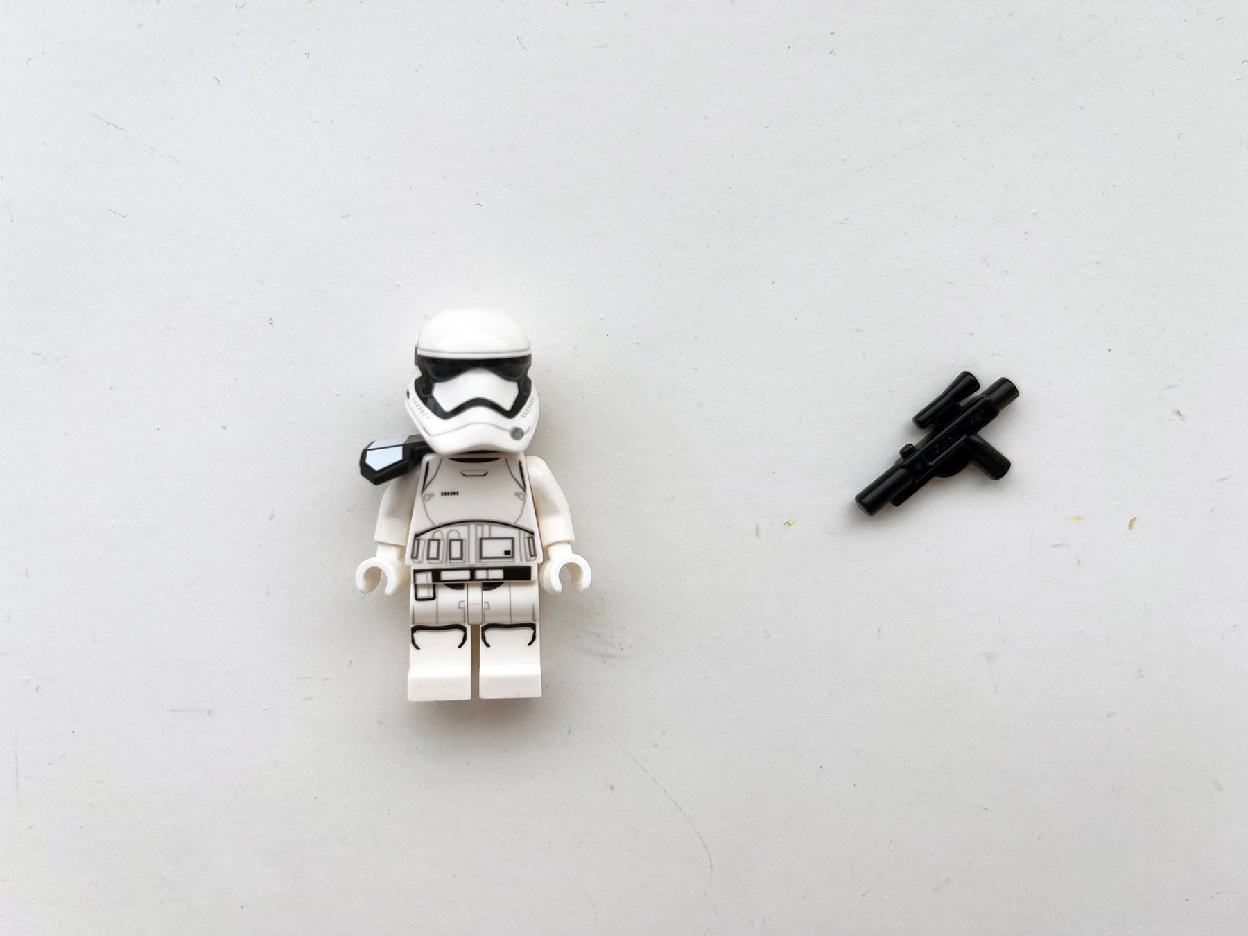 Lego Kit di costruzioni: LEGO Star Wars - SW0667 First Order Stormtrooper + Pauldron – Usato da Lausanne venduto da BeyondStories 1