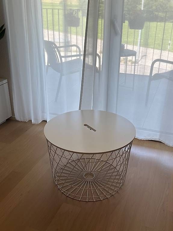 Tavoli: Ikea SOfatisch 1 Jahr benutzt  – Usato da Oberwangen TG venduto da ren_7yt7