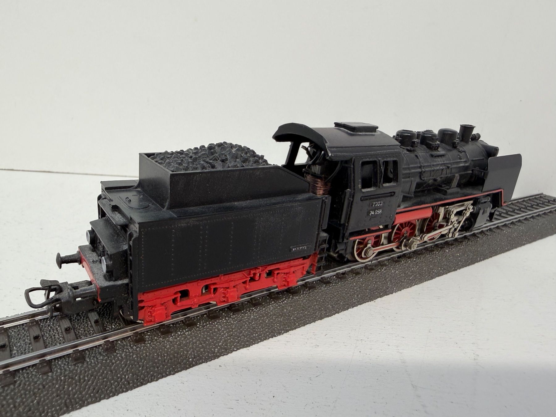 Märklin Modellini di ferrovie: Märklin 3003 Dampflokomotive DB BR 24 – Usato da Büsserach venduto da ModellbahnDepot 5