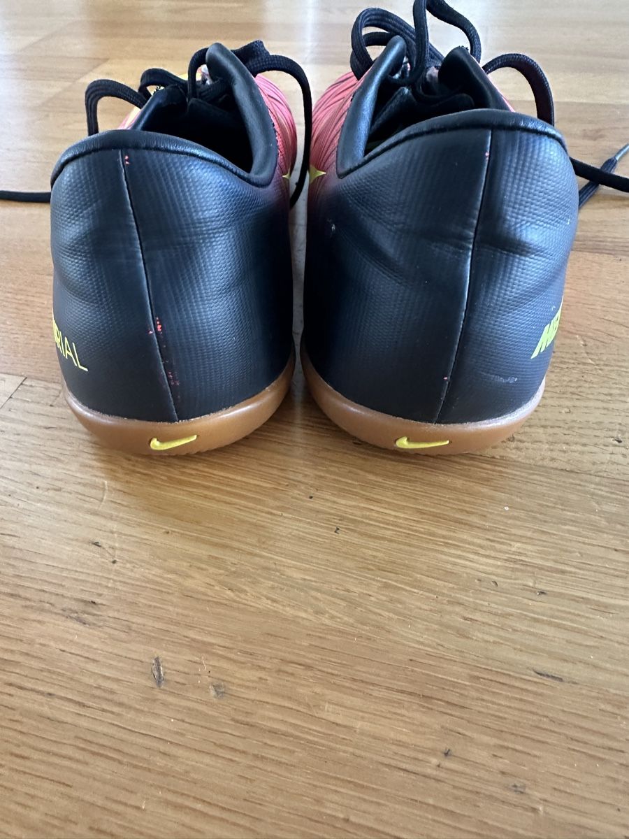 Nike Herrenschuhe: Nike Hallenschuhe Gr 37,5 – Gebraucht aus Ostermundigen von Clood 1
