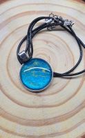 Halskette mit Cabochon Anhänger blau gelb Neu