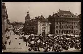 AK Bern, Bärenplatz mit Marktbetrieb aus der Vogelschau