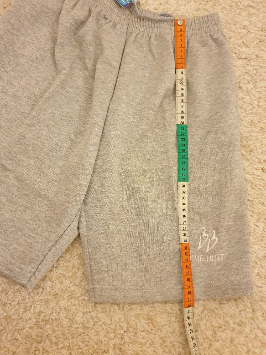 Pantaloni: Short gris, S, neuf, coton 40%, gris – Nuovo e nell'imballaggio originale da Neuchâtel venduto da Verenas12 4