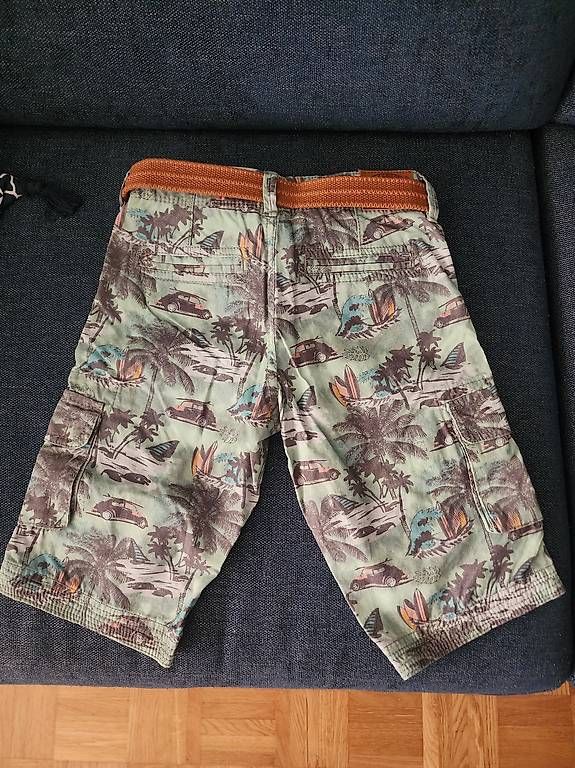 Pantalons: KANZ Cargo-Shorts Gr. 116 mit Gürtel – D'occasion à Zürich par celandayn