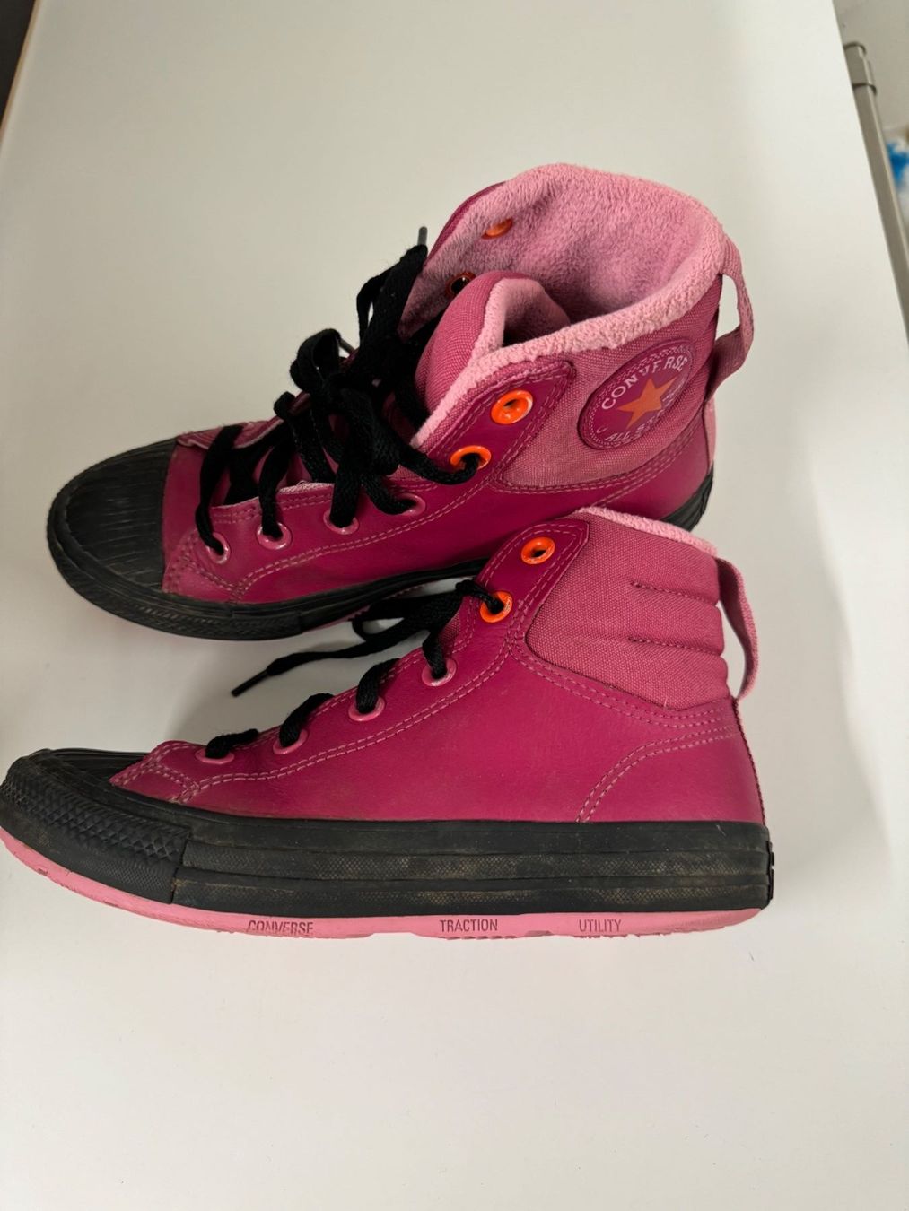 Converse Scarpe per ragazze: Halb-Stiefel, warm, Converse, Gr 35 – Usato da Hedingen venduto da Noizeetal