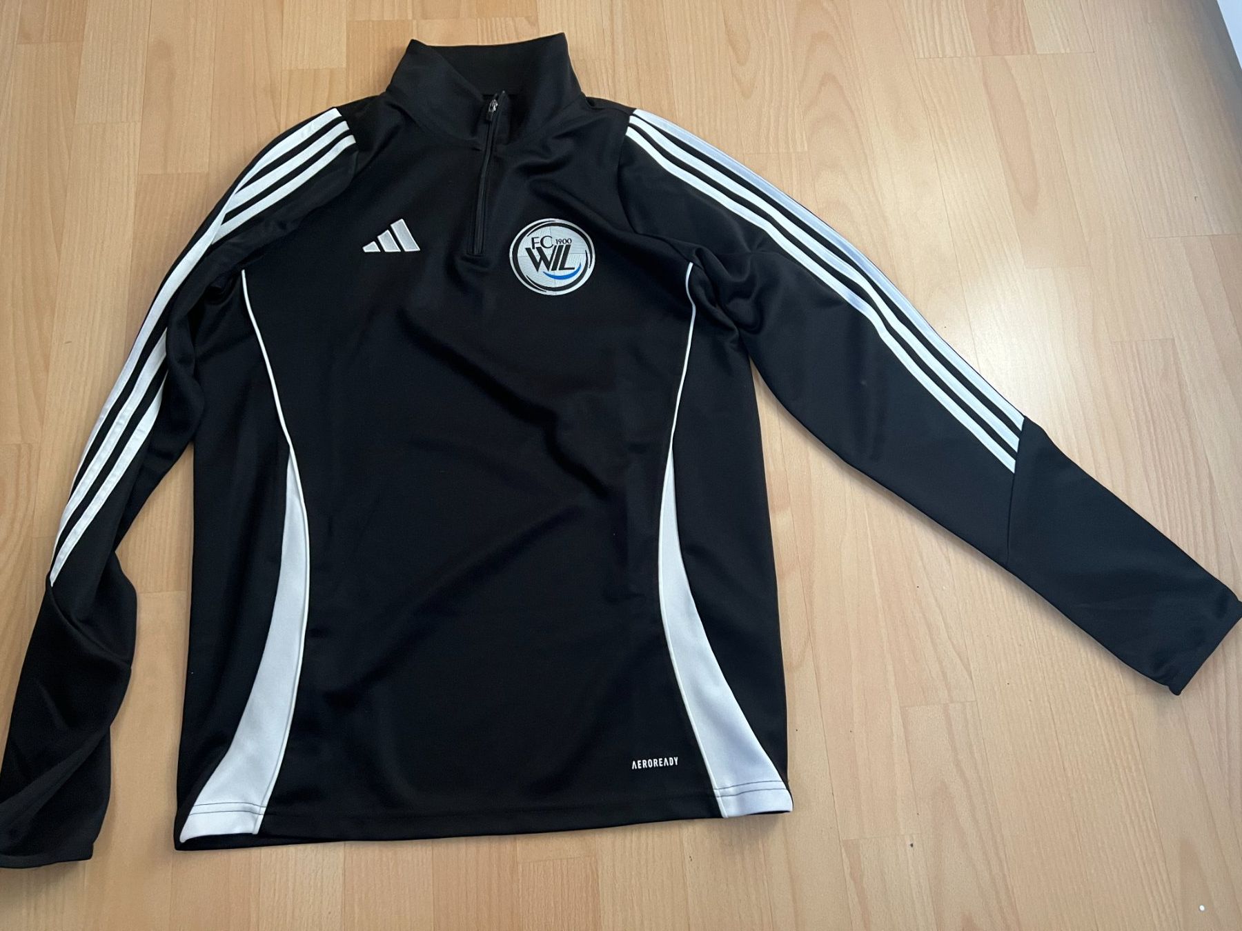Adidas Canottiere & Pantaloni: FC Wil 1900 - adidas Tiro24 Trainingstop - Grösse M – Usato da Oberbüren venduto da Swictch