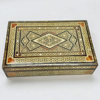 Ancienne boîte syrienne en marqueterie sculptée et incrustée