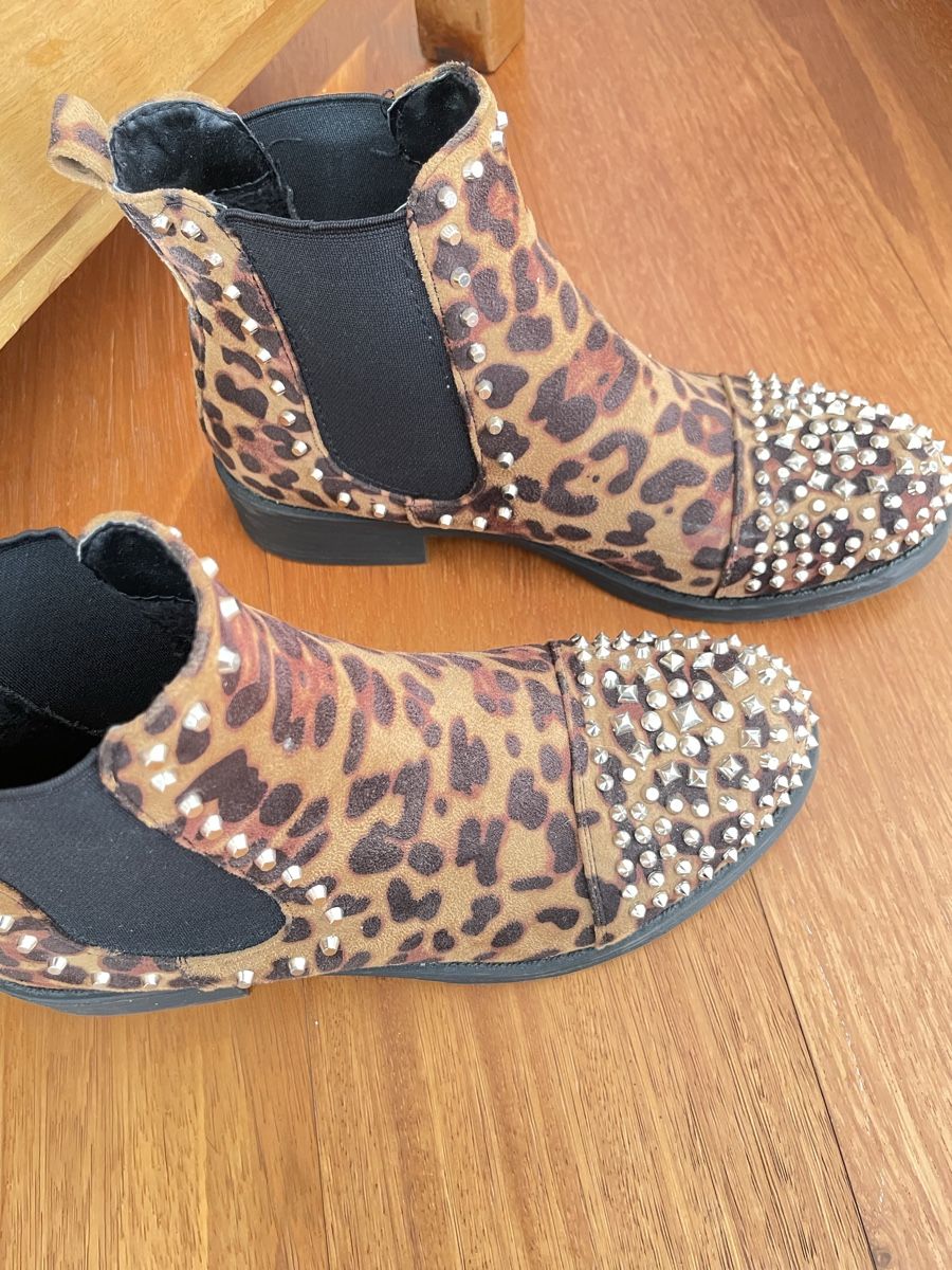 Chaussures femmes: Stiefeletten mit Nieten – D'occasion à Ennetbürgen par scriccolo 1
