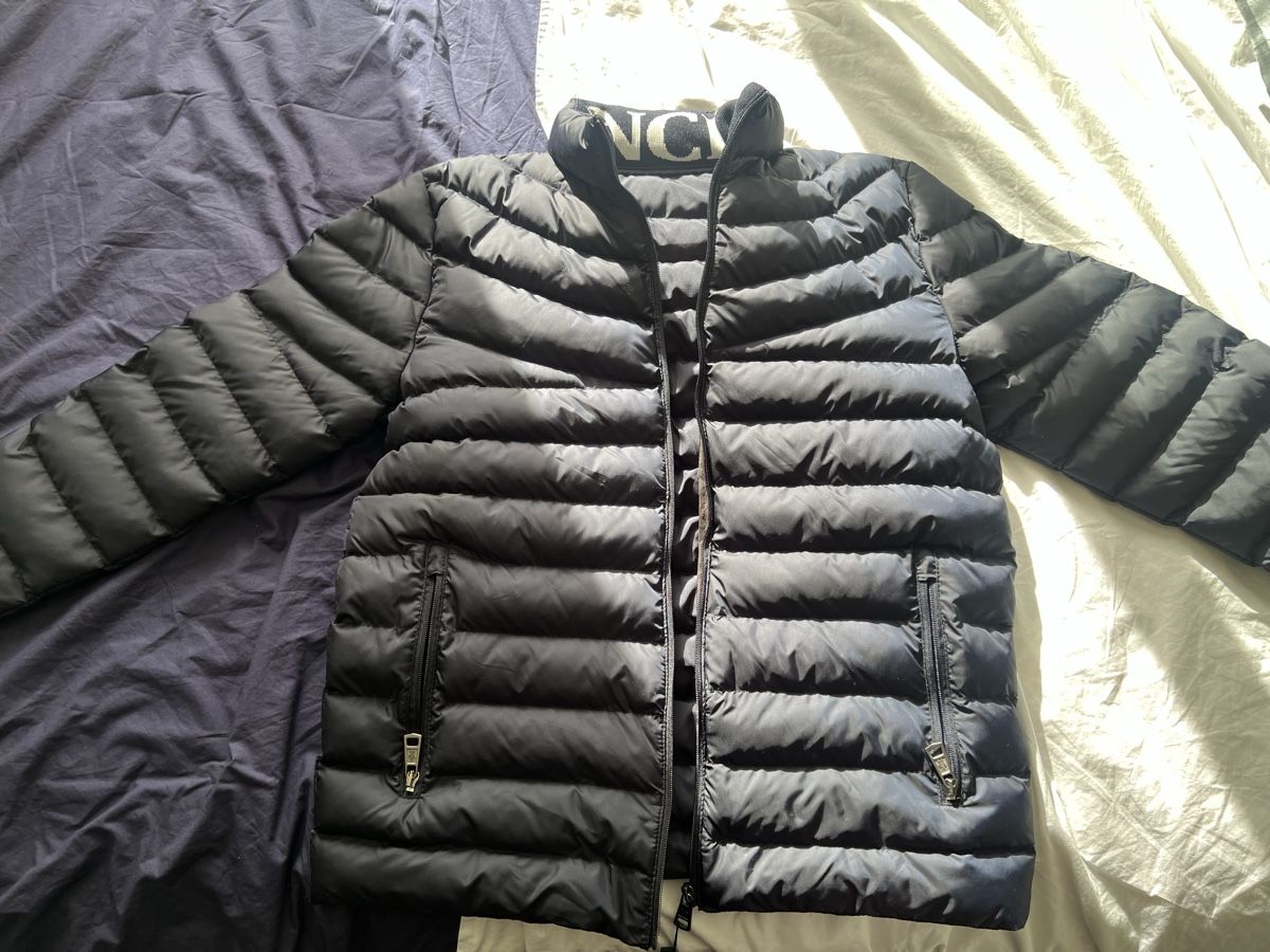 Moncler Giacche: Moncler Steppjacke Dunkelblau – Nuovo (secondo la descrizione) da Zürich venduto da abi_d8rr 3