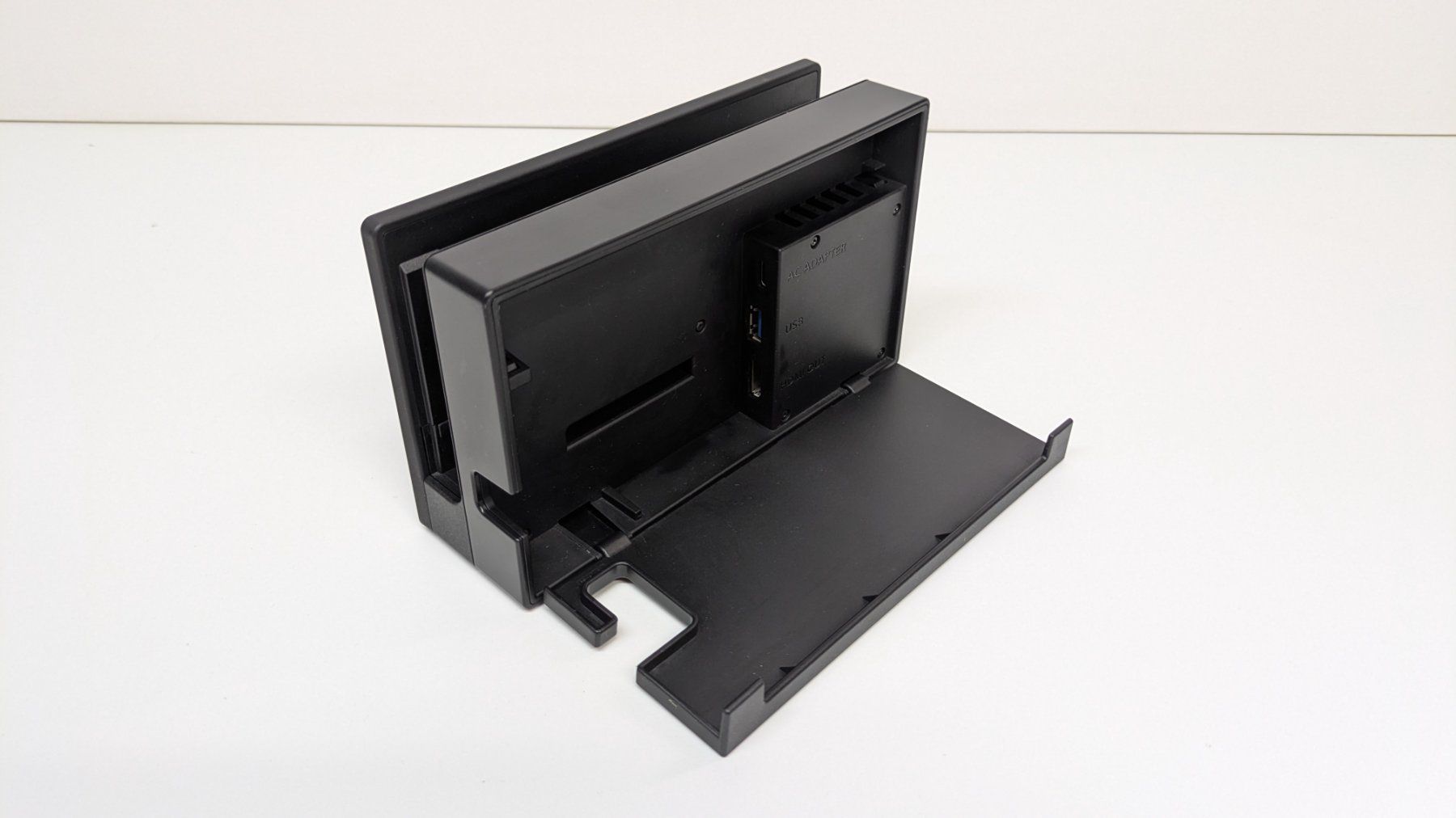 Nintendo Console: Nintendo Switch Dock / TV Dockingstation Original – Usato da Menziken venduto da mame18 5