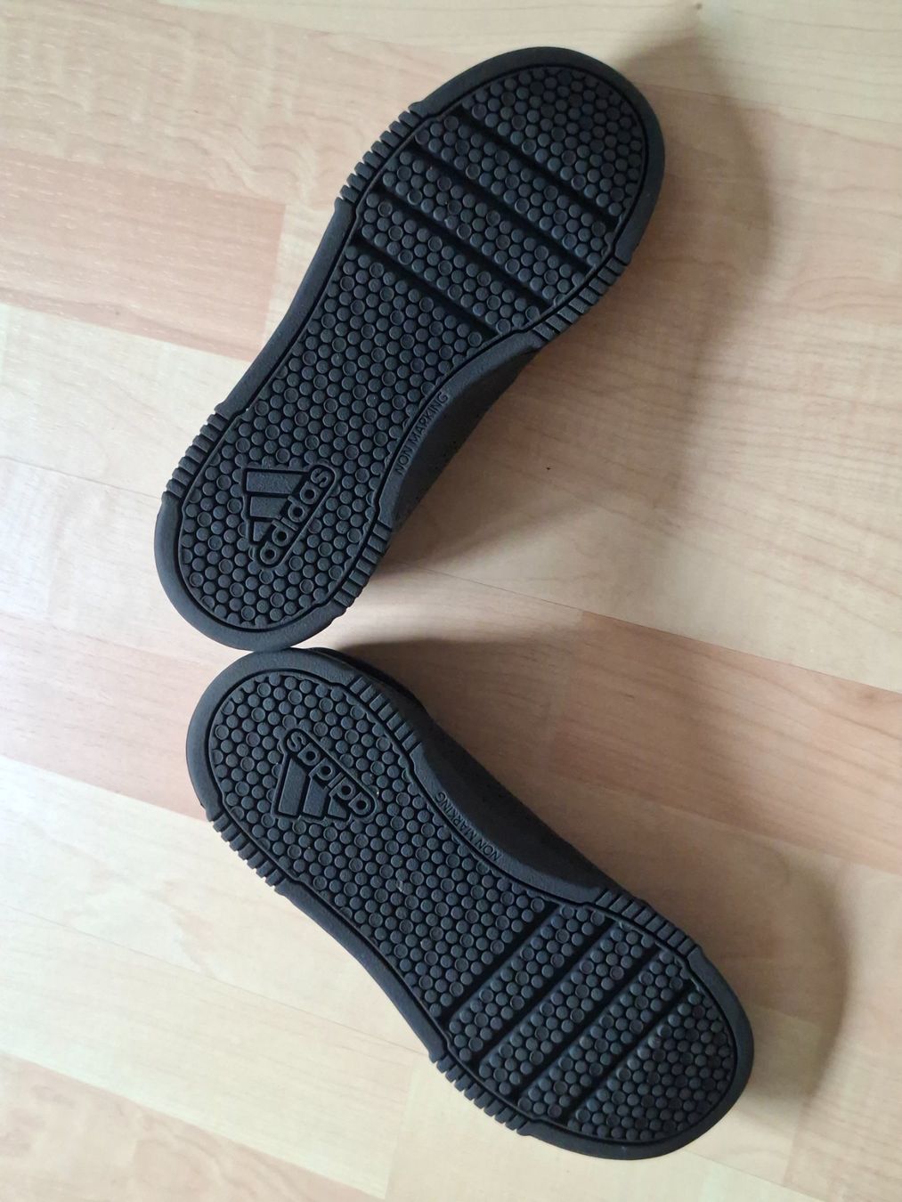 Adidas Scarpe da uomo: Sneaker Gr. 35.5 – Nuovo e nell'imballaggio originale da Niederlenz venduto da ion_gv7d 3