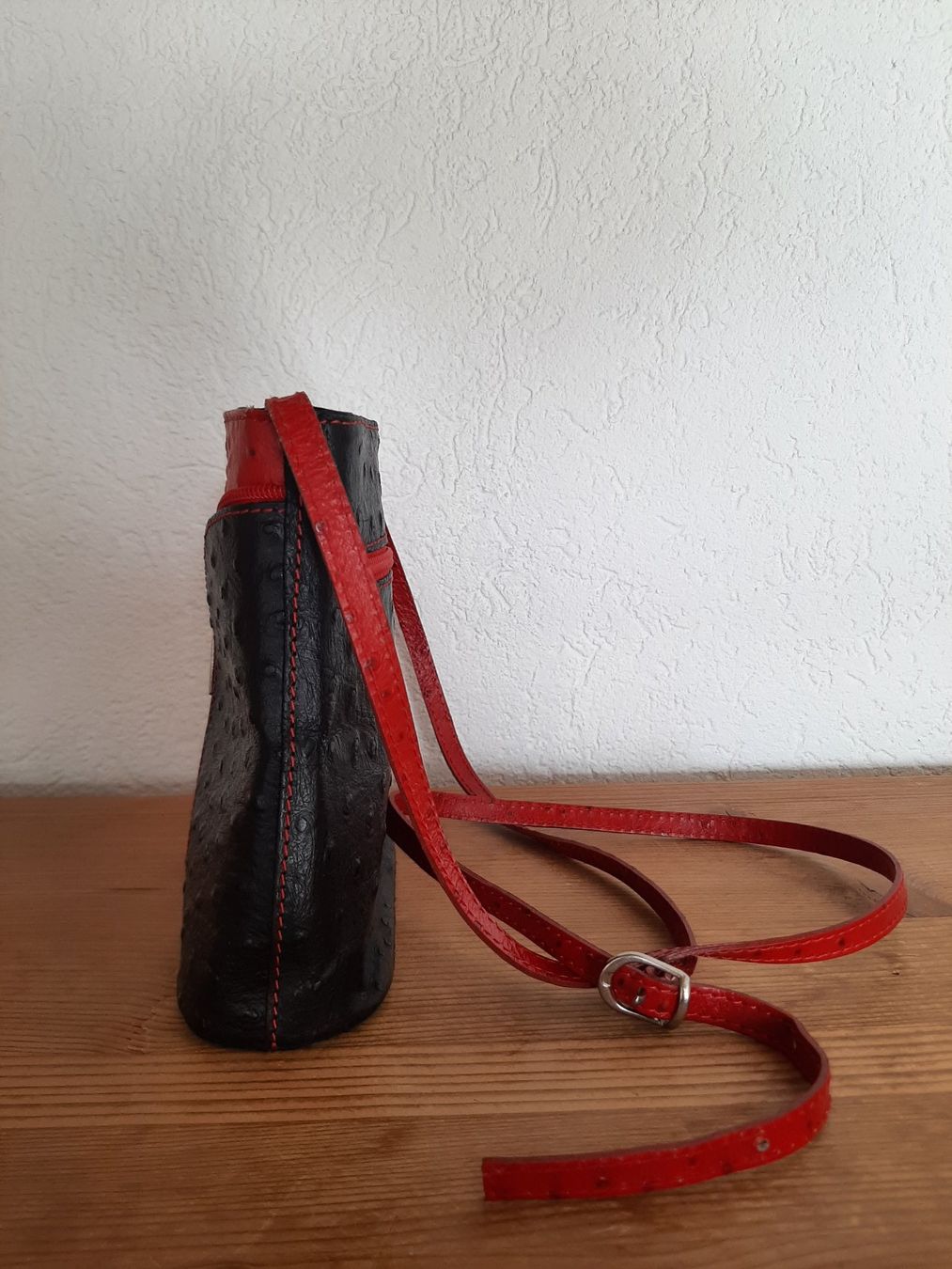Borse da donna: Umhängetasche schwarz/rot – Usato da St. Gallen venduto da mimikrya 2