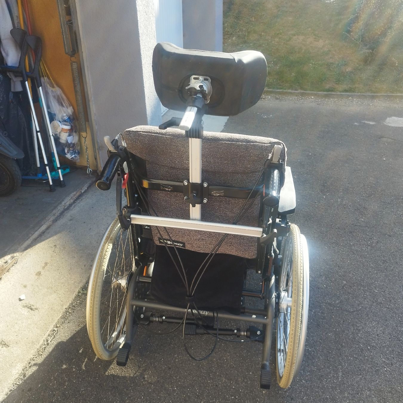 Chaises roulantes: Grosse Rollstuhl – D'occasion à Dietikon par maja017 2
