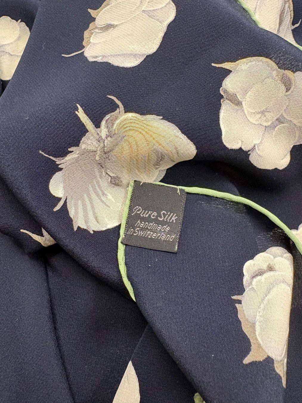Fabric Frontline Foulard & Sciarpe: Seidentuch Fabric Frontline dunkelblau Blumenmuster – Nuovo (secondo la descrizione) da Regensdorf venduto da sec_l5cr 2