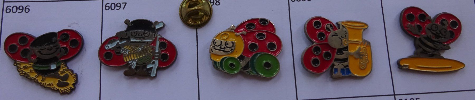 Plaquettes & Badges: 5 BLICK Pin Käfer, Musik – D'occasion à Utzenstorf par BUtter81