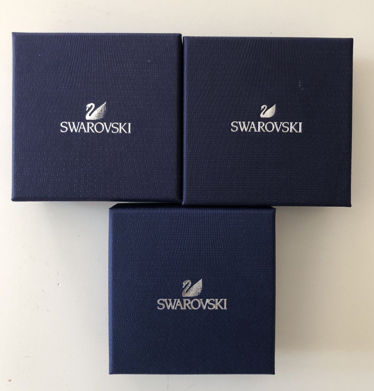 Swarovski Portagioie: 3 Swarovski Boxen leer – Usato da Binningen venduto da Steffisboerse