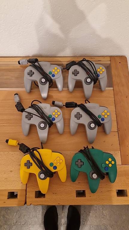 Nintendo Console: Nintendo Gaming Set (2 konsolen+ 6 controller) – Usato da Sonnental venduto da Mari_s 2