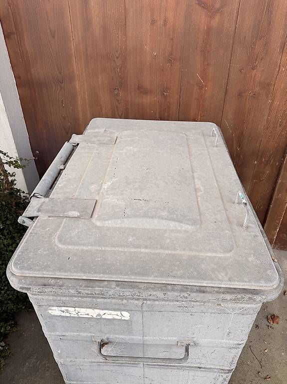 Sonstiges für Büro & Gewerbe: Abfallcontainer – Gebraucht aus Guntmadingen von MichelleAD 1