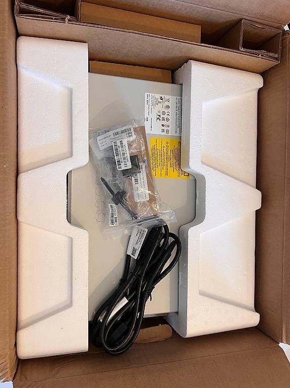 Cisco Hub & Switch: Cisco Catalyst C9200L-24P-4G-E – Nuovo (secondo la descrizione) da Zürich venduto da antero 2