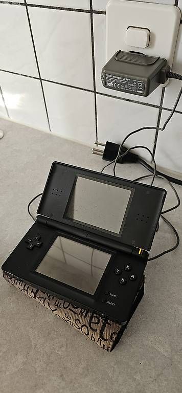 Console: Lots de consoles DS et jeux – Usato da Palézieux gare venduto da car_8688 1
