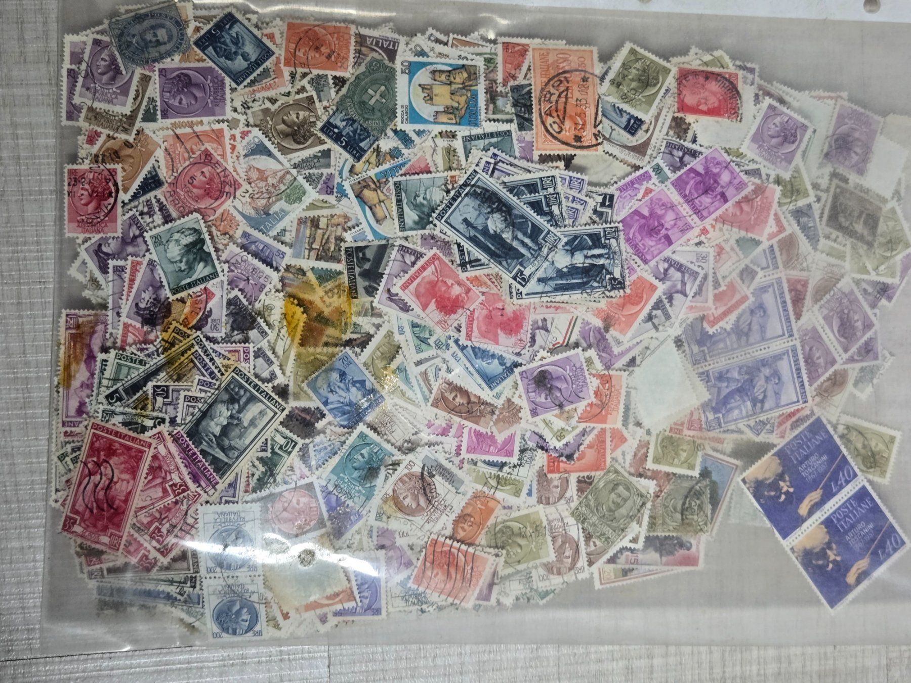Alle Briefmarken: grosses Los Italien! 200g/ca 3000 Stk abgelöste Briefmarken – Gebraucht aus Bonstetten von Vrk220556
