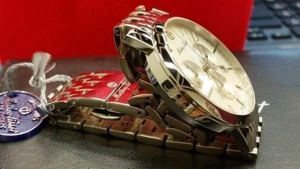 Tissot Montres: Swiss Made – Neuf avec emballage d'origine à Adliswil par prince65 3