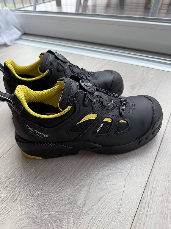 Scarpe da uomo: Arbesko Sicherheitsschuhe – Usato da Eschenz venduto da Peter321