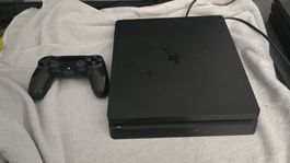 PS4 Slim + 1 Controller + 4 Spiele