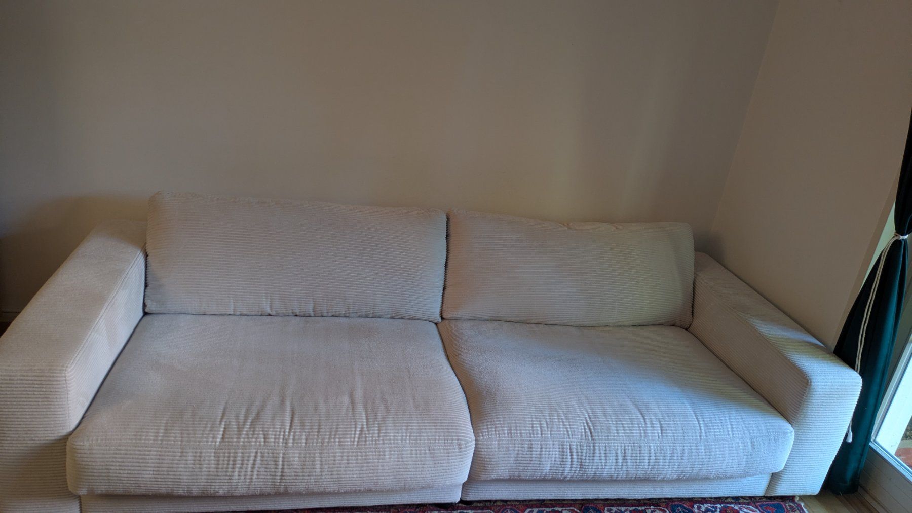 Sofas: weisses Cordsofa – Gebraucht aus Basel von ver_v9x2