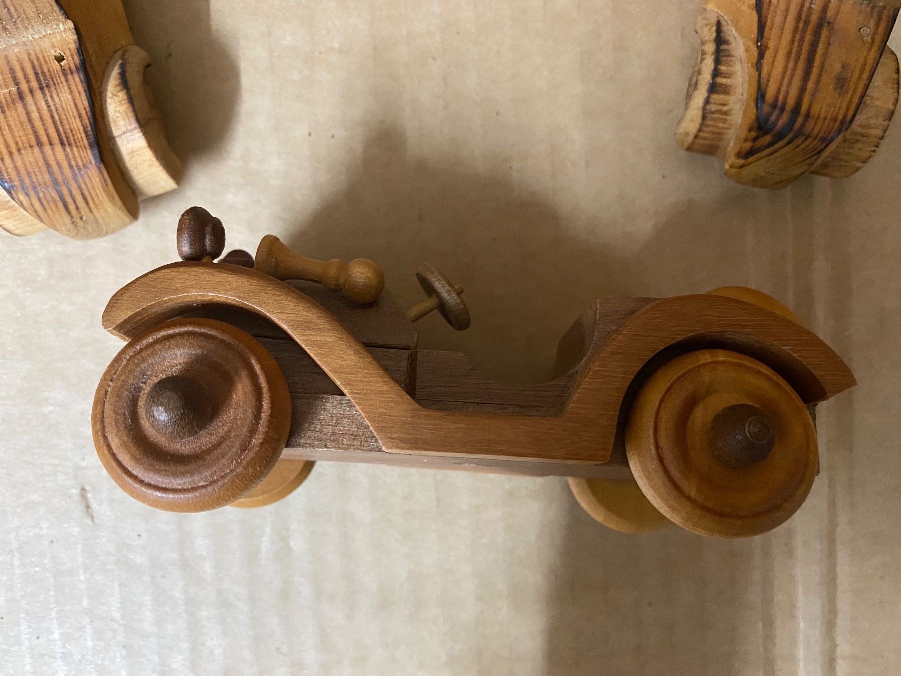 Modellautos: Holz Modell Autos defekt – Gebraucht aus Eschlikon TG von ArtRec 2