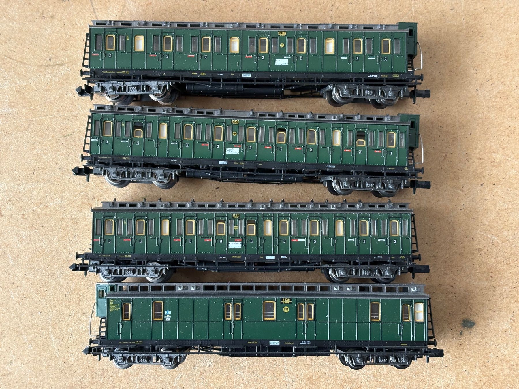 Fleischmann Modellini di ferrovie: 4x Fleischmann Personenwgen + Gepackwagen – Usato da Hauterive NE venduto da eriamch