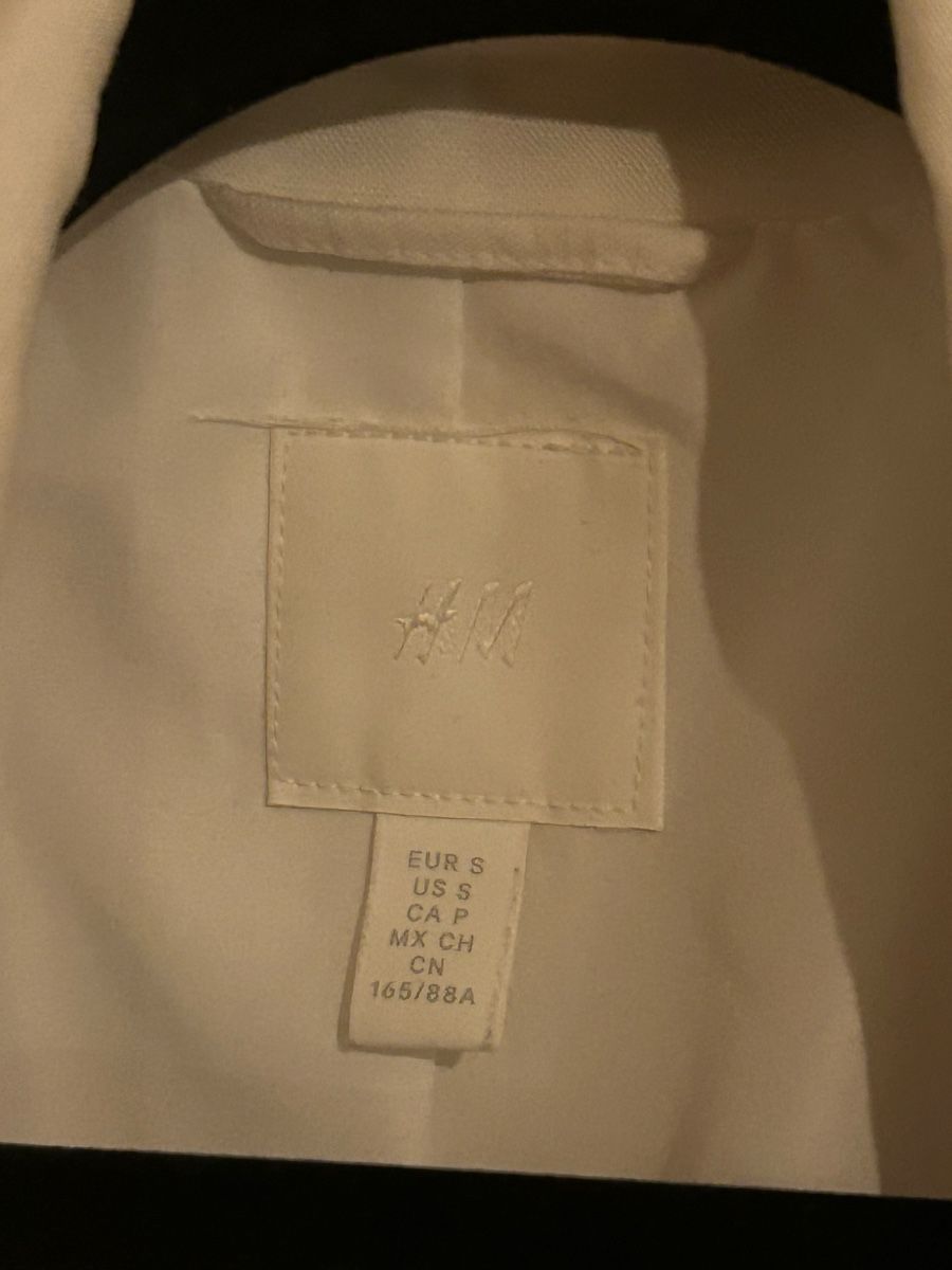 H&M Vestes: Blazer H&M blanc – D'occasion à Grand-Lancy par eli_x5k9 2