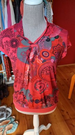Damen T-Shirt Desigual rot mit Muster  Grösse M