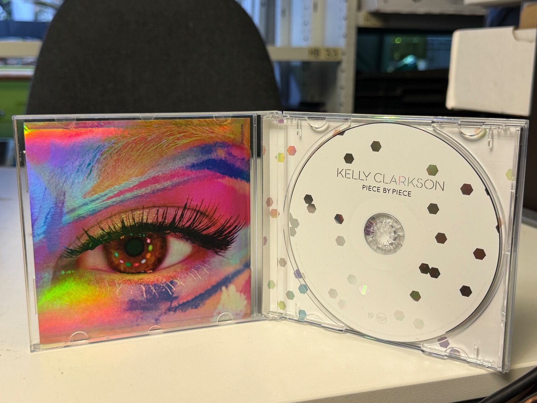 CD: Kelly Clarkson - Piece By Piece - HB21B – Nuovo (secondo la descrizione) da Küsnacht ZH venduto da Jazztilldawn 2