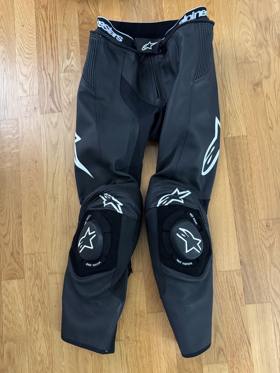 Alpinestars Completi, tute sportive e funzionali: Alpinestars GP Force Lurv 2PC Lederkombi Gr. 52 – Nuovo (secondo la descrizione) da St. Gallen venduto da floriyang 3