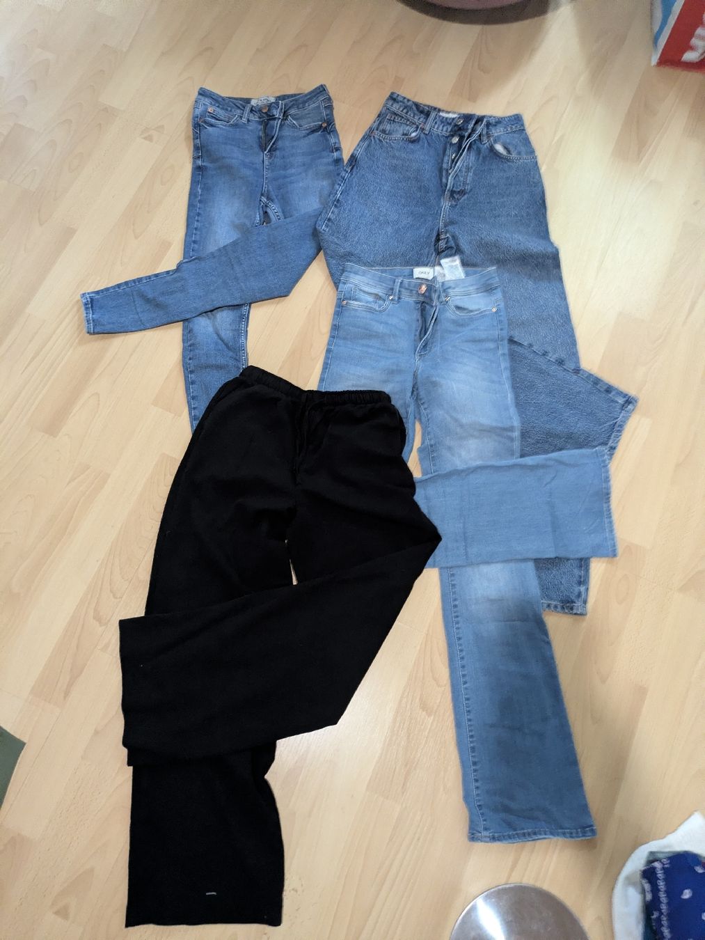 Lots de vêtements: Lot de vêtements  – D'occasion à Tramelan par cat_67zv