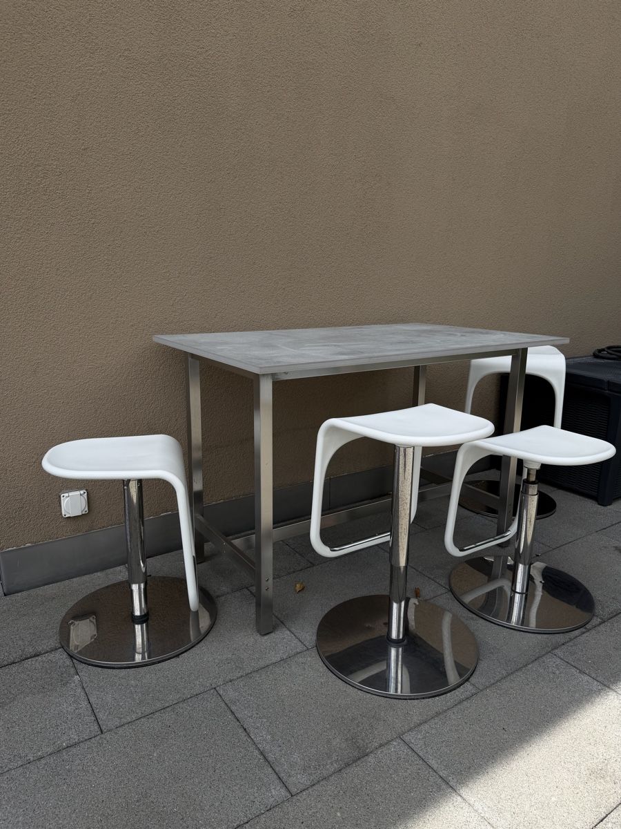 Ikea Set di tavolo e panche: Bar-Tisch mit 4 Barhockern weiss Chrom – Usato da Neuhaus SG venduto da cynlo 1