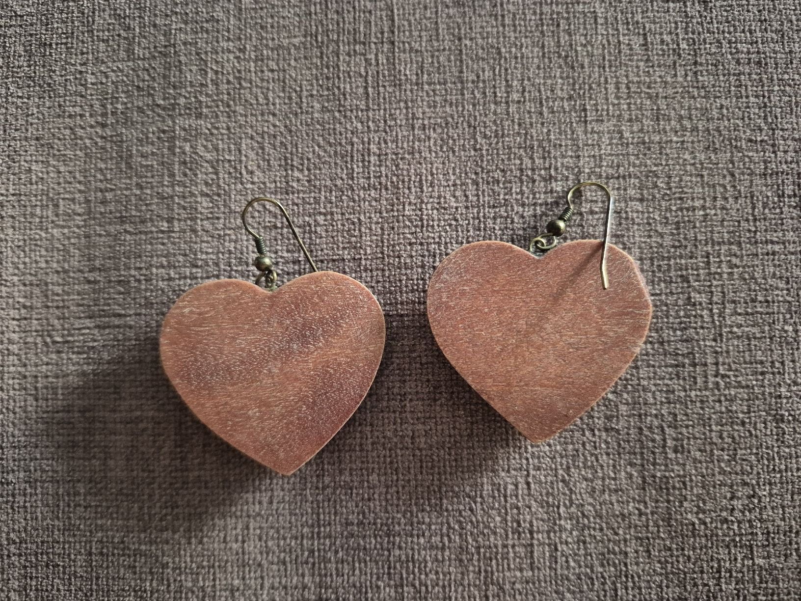 Ohrringe & -stecker: Ohrringe Herzform mit Streifen Holz – Gebraucht aus Thun von Reb80 1