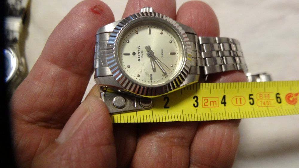 Montres: ALPHA DAMEN KLEIN UHR.QUARTZ.LÄÜFT – D'occasion à zürich par ahmad01 3