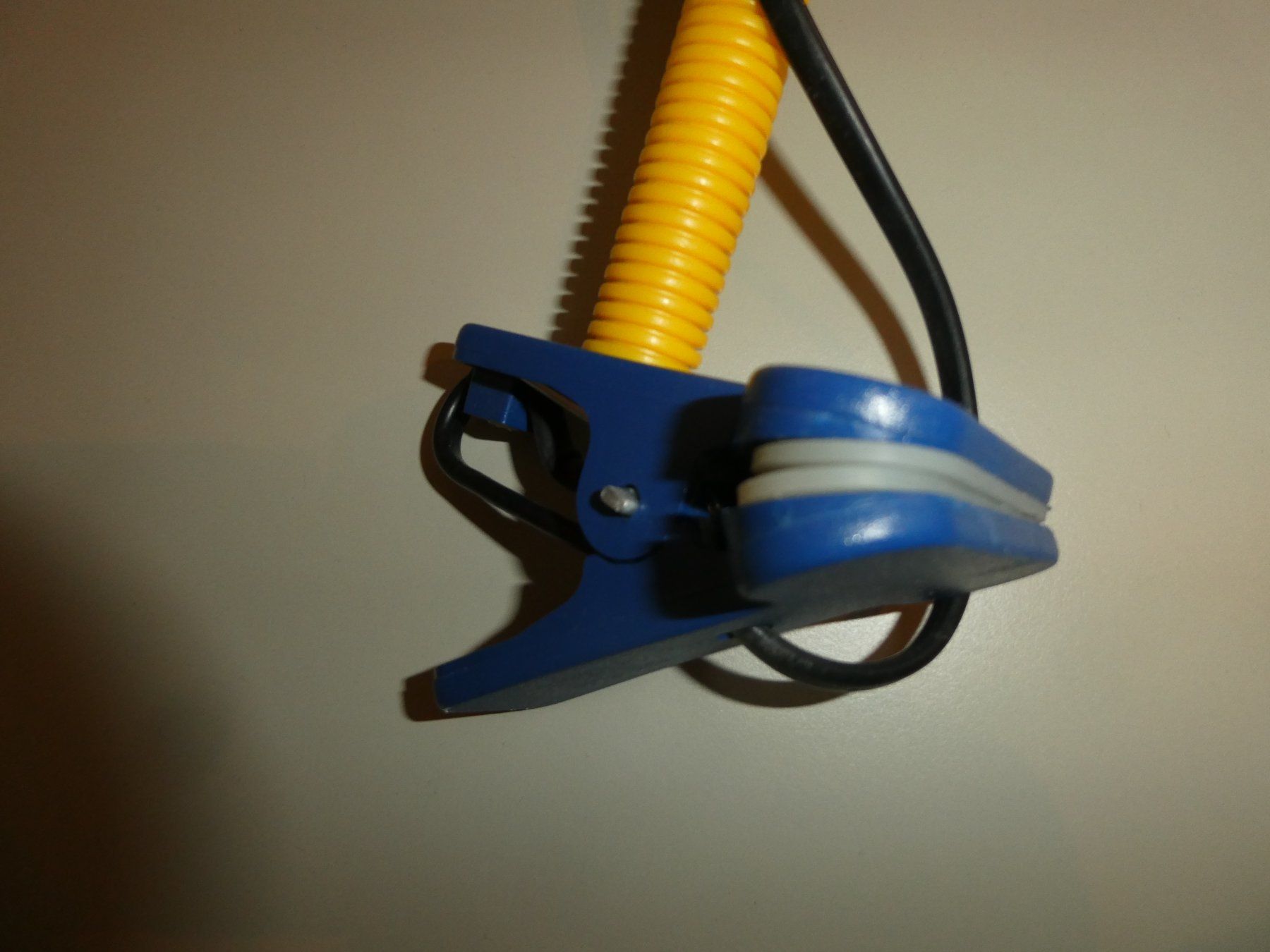 Lampes: Klemmlampe mit Schwanenhals rot gelb blau – D'occasion à Mels par KOSL 3