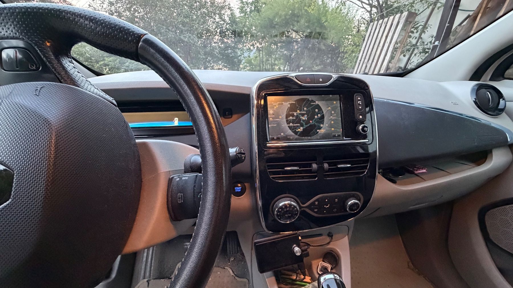 Renault Automobili: Renault Zoe 2013 – Difettoso da Chézard-St-Martin venduto da ism6809 2