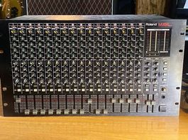 Roland M-16E stylischer Rackmischer