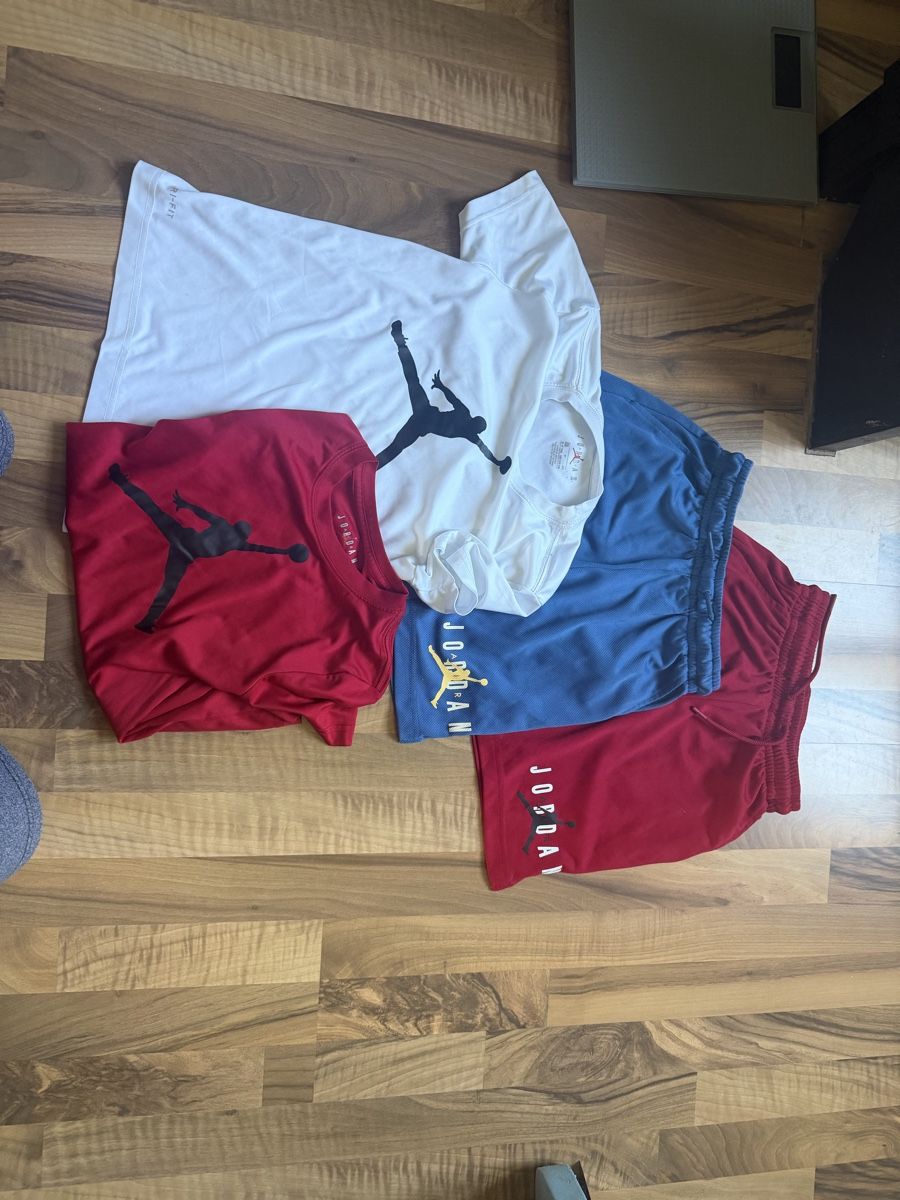 Jordan Lotti & Set di vestiti: Nike Jordan bundle: 2 Turnhosen 2 Shirt – Usato da Lenzburg venduto da Stone07
