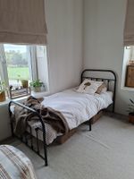 schwarzes Metallbett 90x200