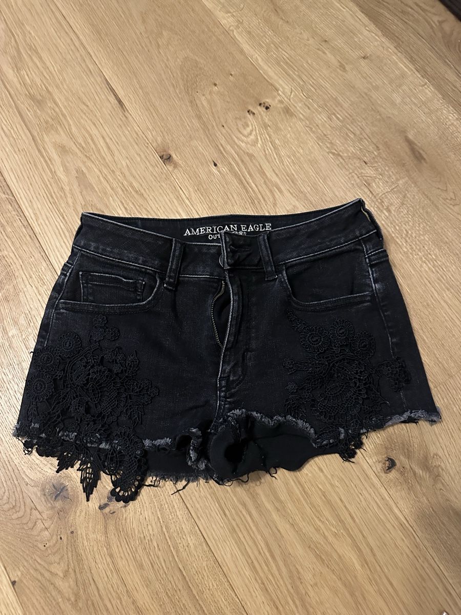 American Eagle Jeans: American Eagle Shorts Gr. 34 mit Spitze schwarz – Usato da Muri AG venduto da LON2o11